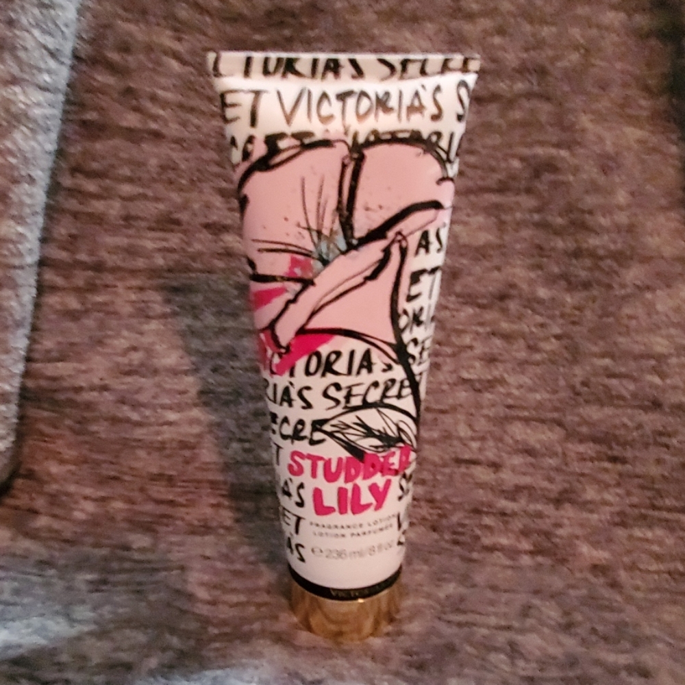 💜Studded Lily Fragrance Lotion💜